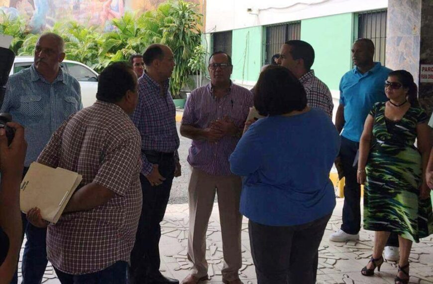 Titular del SNS visita hospital Pascasio Toribio en compañía de autoridades de la provincia Hermanas Mirabal