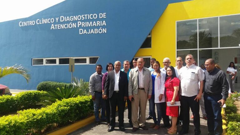 Titular del SNS durante su visita al Centro Diagnóstico y de Atención Primaria de Dajabón.