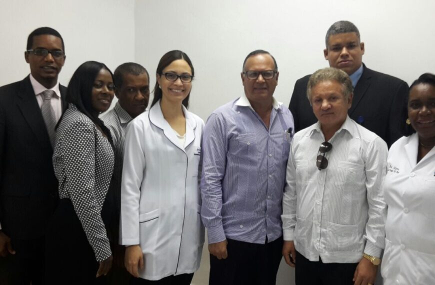 Titular del SNS constata calidad de servicios en hospital Nuestra Señora de La Altagracia y se reúne con empresarios locales interesados en el buen funcionamiento del centro