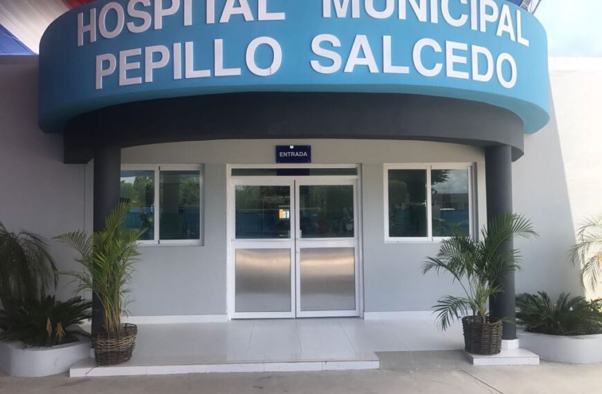 Presidente inaugura hospital municipal Pepillo Salcedo