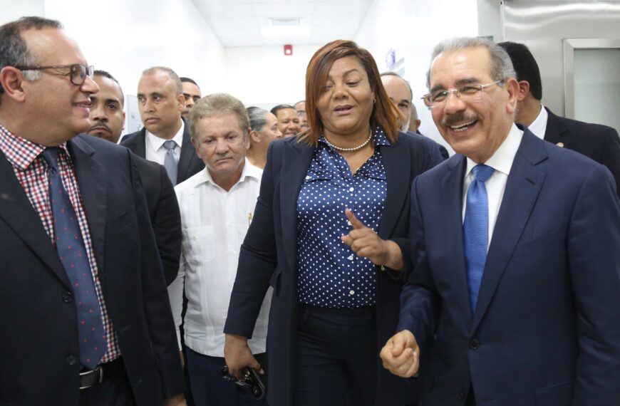 Danilo entrega hospital prometido a munícipes de San Rafael del Yuma en Visita Sorpresa