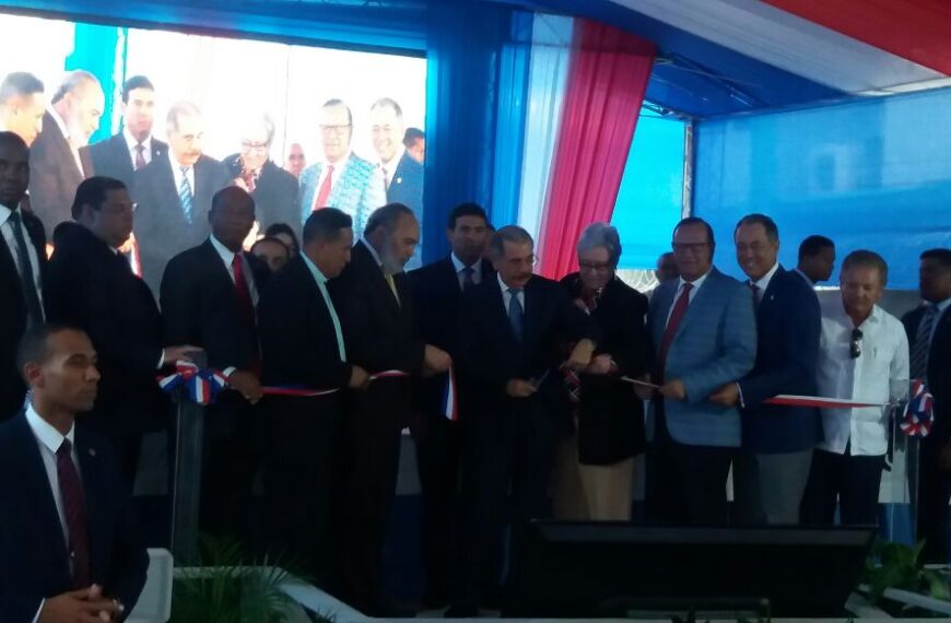 Presidente inaugura centro clínico y diagnóstico en Hato Mayor del Rey