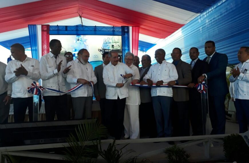 Presidente inaugura moderno centro clínico y diagnóstico de atención primaria en Neyba