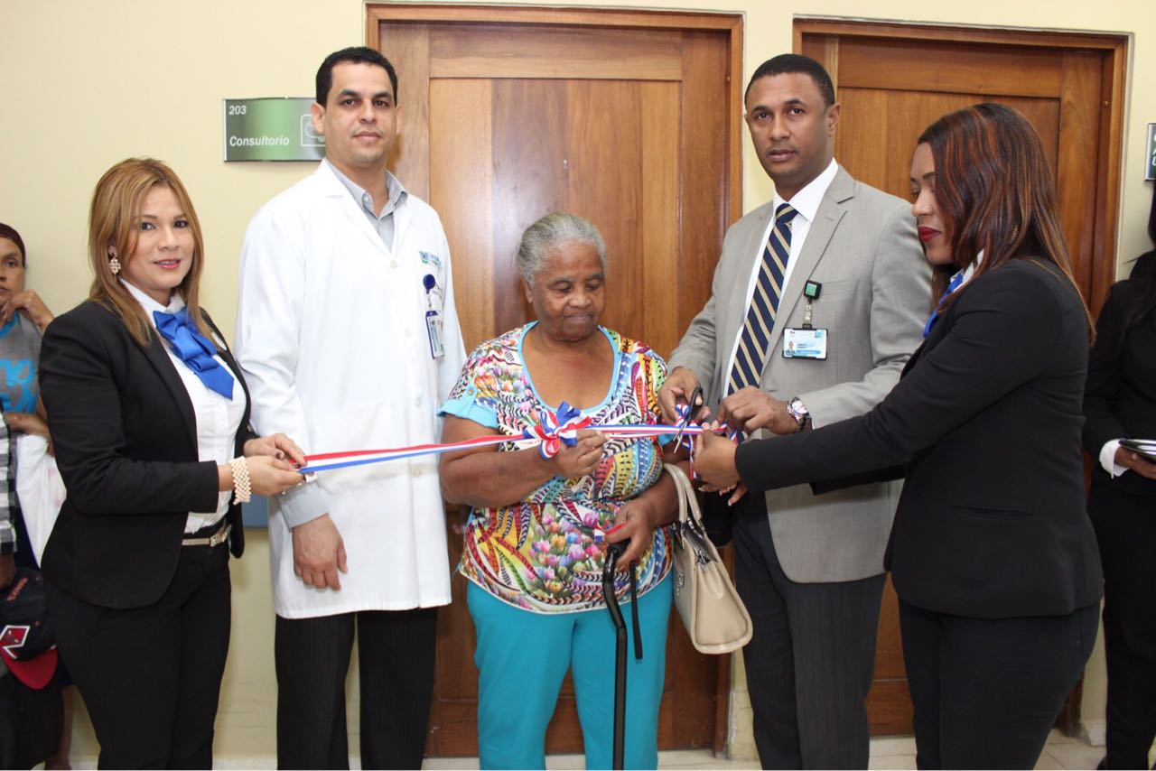 Lee más sobre el artículo Hospital Ney Arias Lora inaugura 12 nuevos consultorios para acortar la espera de los pacientes a las diferentes consultas