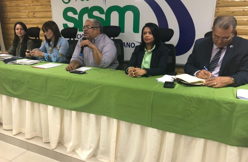 Titular del SNS encabeza encuentro con 57 directores de hospitales de la Zona Metropolitana y Monte Plata