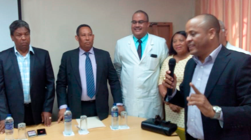 Juramentan nuevo director del hospital Jaime Mota, de Barahona