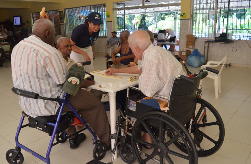 SNS garantiza acceso y atenciones de salud a adultos mayores