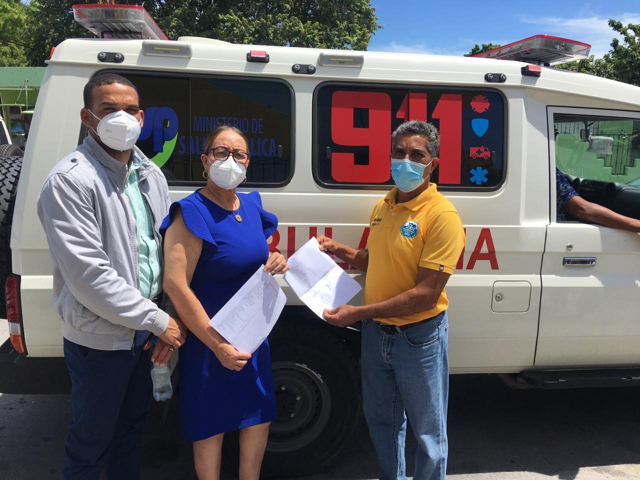 Lee más sobre el artículo SNS entrega ambulancia a hospital de Pedernales para traslado de pacientes COVID-19