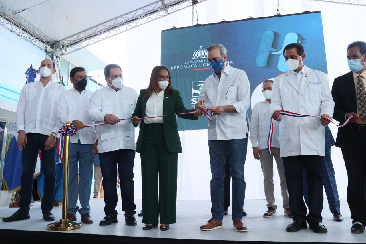 Lee más sobre el artículo Presidente Abinader inaugura Emergencias en dos hospitales de la provincia Duarte