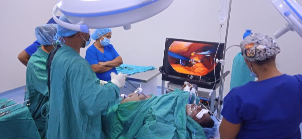 Lee más sobre el artículo Hospital San Bartolomé de Neiba realiza primera cirugía laparoscópica