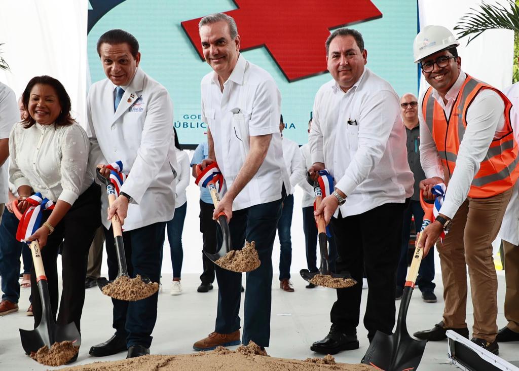 Lee más sobre el artículo Presidente Abinader deja iniciado remozamiento edificio alojará moderna Unidad Materno Infantil en el Marcelino Vélez