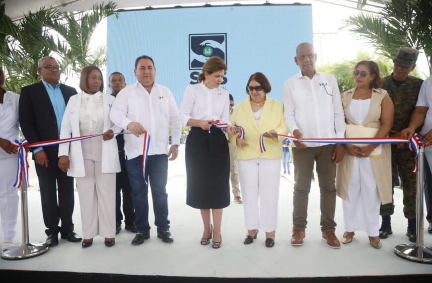 Vicepresidenta entrega remozado Hospital Teófilo Gautier