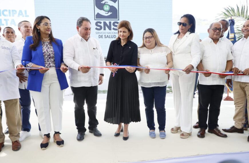 Vicepresidenta inaugura moderna Emergencia Hospital Municipal Peralta