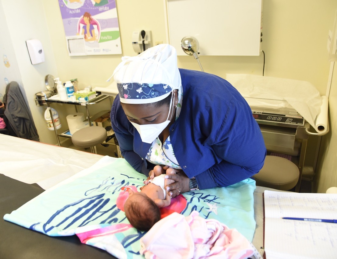 Lee más sobre el artículo SNS prioriza reducción nacimientos prematuros y atención a neonatos