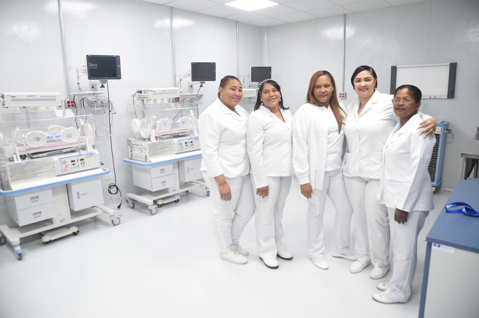 Lee más sobre el artículo SNS deja en funcionamiento UCI adulto y neonatal en Hospital Ciudad Juan Bosch