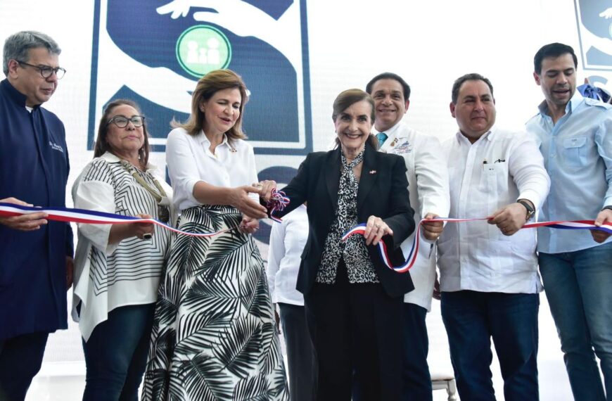 Vicepresidenta inaugura segunda etapa remozamiento Hospital Municipal Dr. Luis Espaillat, de Sabana Iglesia