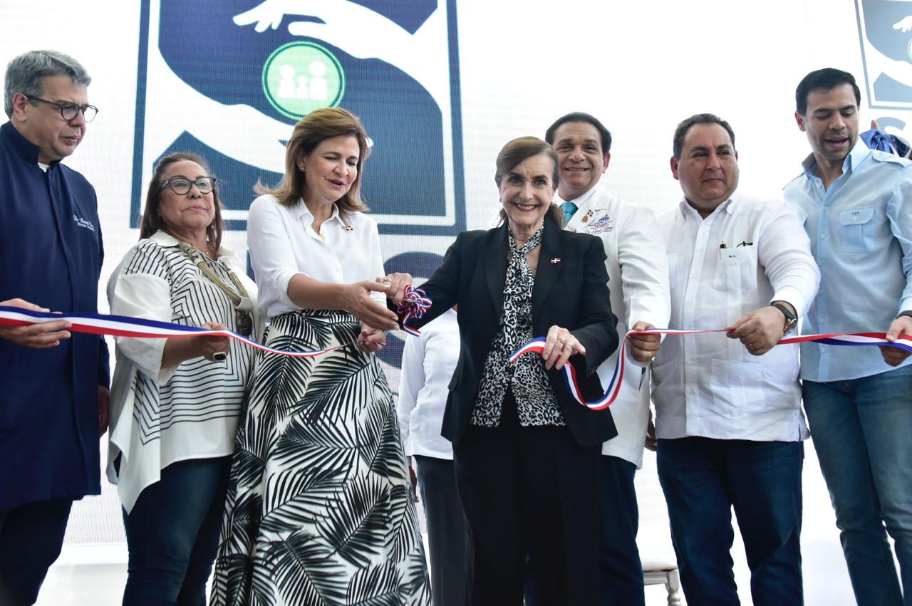 Lee más sobre el artículo Vicepresidenta inaugura segunda etapa remozamiento Hospital Municipal Dr. Luis Espaillat, de Sabana Iglesia
