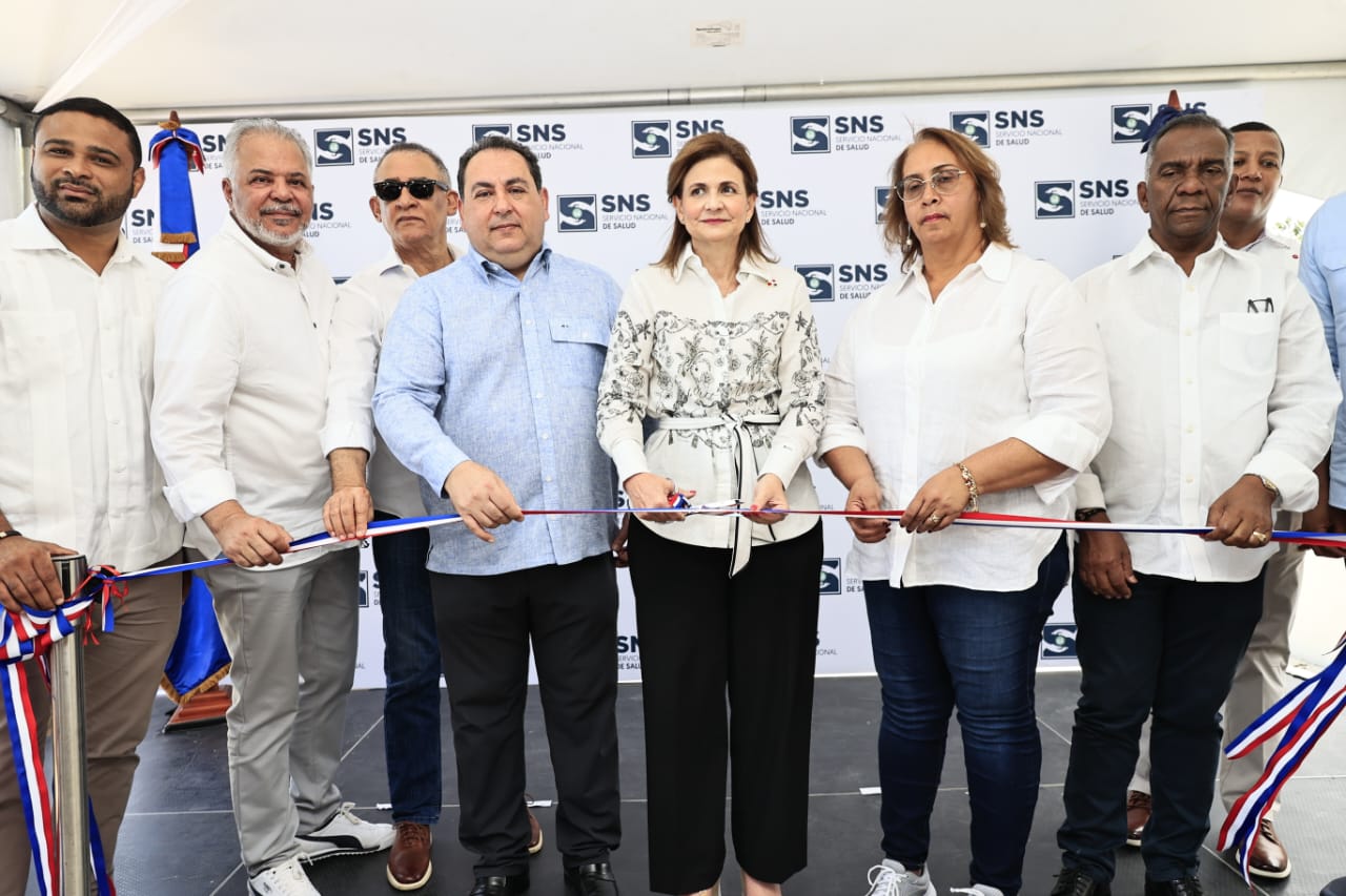 Lee más sobre el artículo Residentes Hato Damas de San Cristóbal reciben remozado CPN Jamey, entregado por la vicepresidenta Raquel Peña