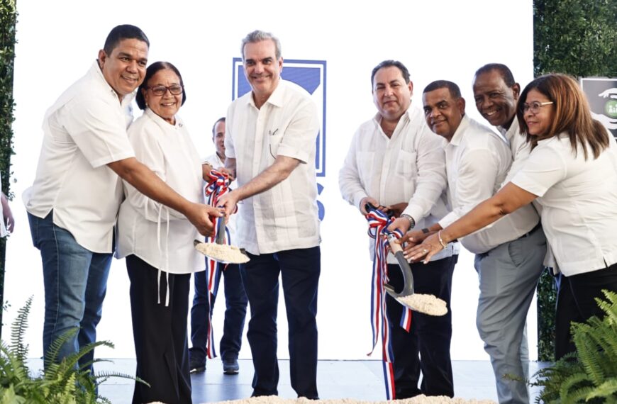 Presidente Abinader deja iniciado trabajos de remodelación del Hospital Jaime Sánchez, de Barahona