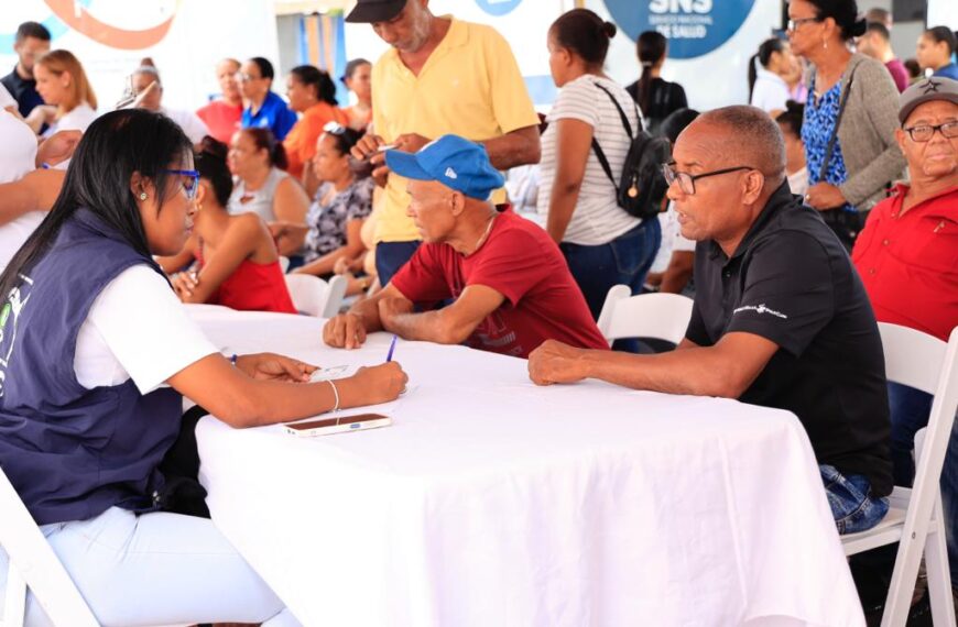 SNS llega a Salcedo con jornada de salud en Mes de la Concientización del Cáncer de Próstata