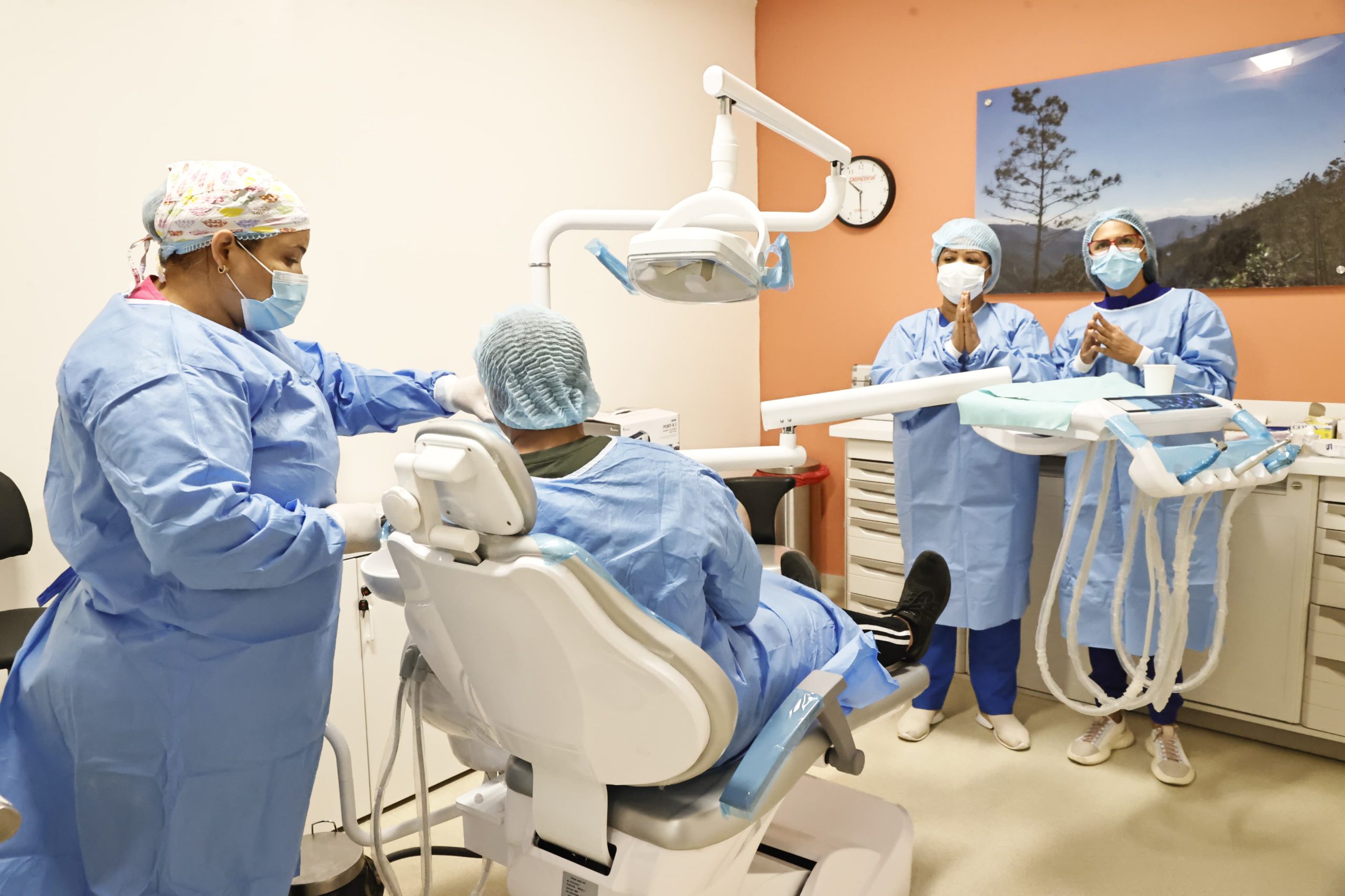 Lee más sobre el artículo SNS deja en funcionamiento primera Unidad de Implantología de la Red Pública