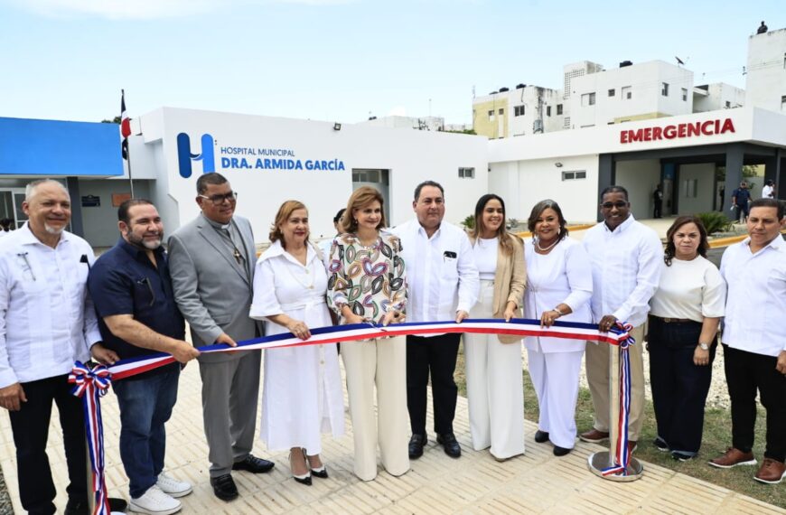 Vicepresidenta entrega hospital Armida García y Centro Diagnóstico en La Vega