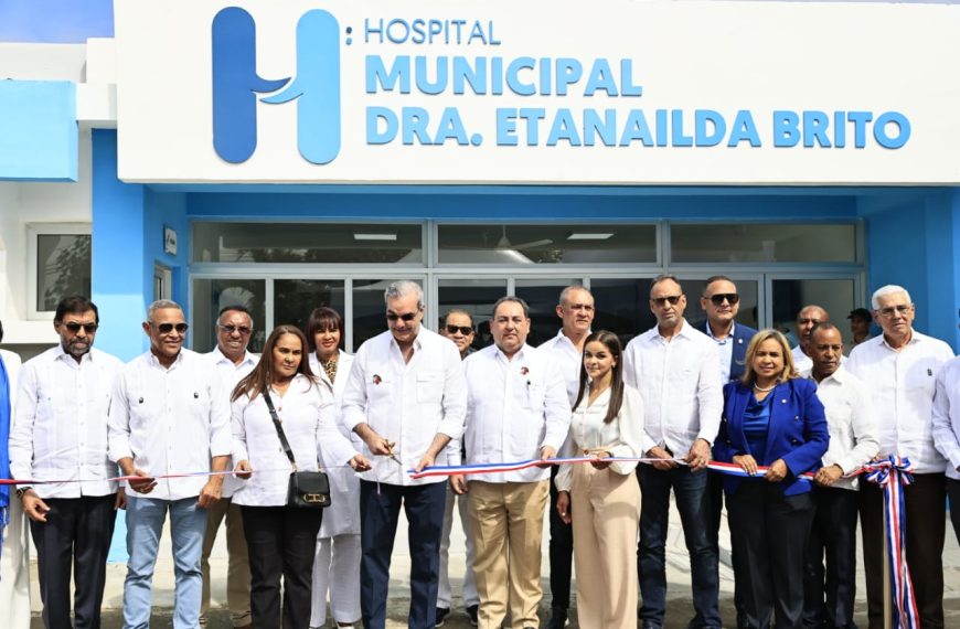 Presidente Abinader entrega ampliación de Emergencia y remozamiento general Hospital Etanailda Brito en Las Guáranas