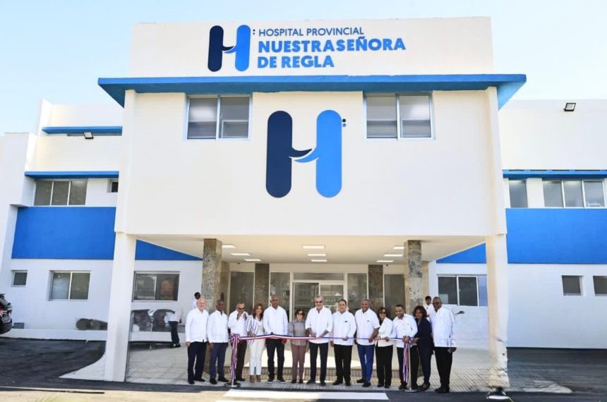 Presidente entrega remozado Hospital Nuestra Señora de Regla, Baní